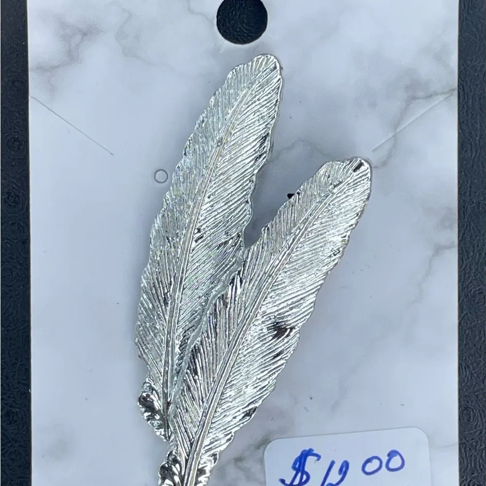Brooch - Picture 1 of 2